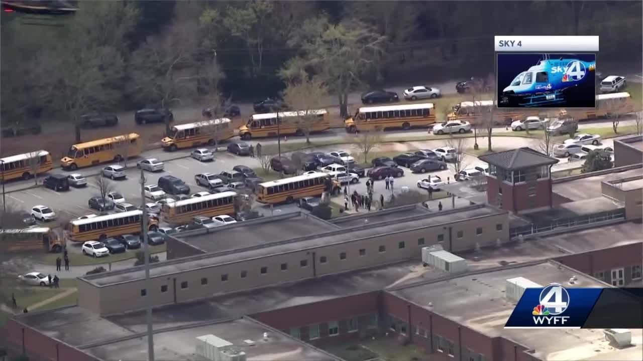 Child dies in Tanglewood Middle School shooting: Here's what we ...