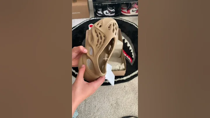 Unboxing yeezy foam runners #sneakers #sneakerhead #shoe #sneakerheads #shoecollector #sneakershoes