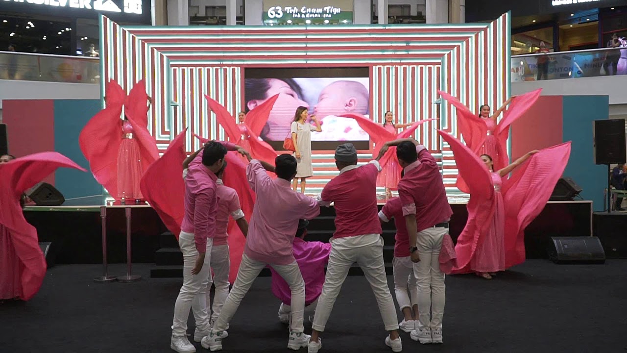 SURPRISE WEDDING ANNIVERSARY RUBEN ONSU utk SARWENDAH