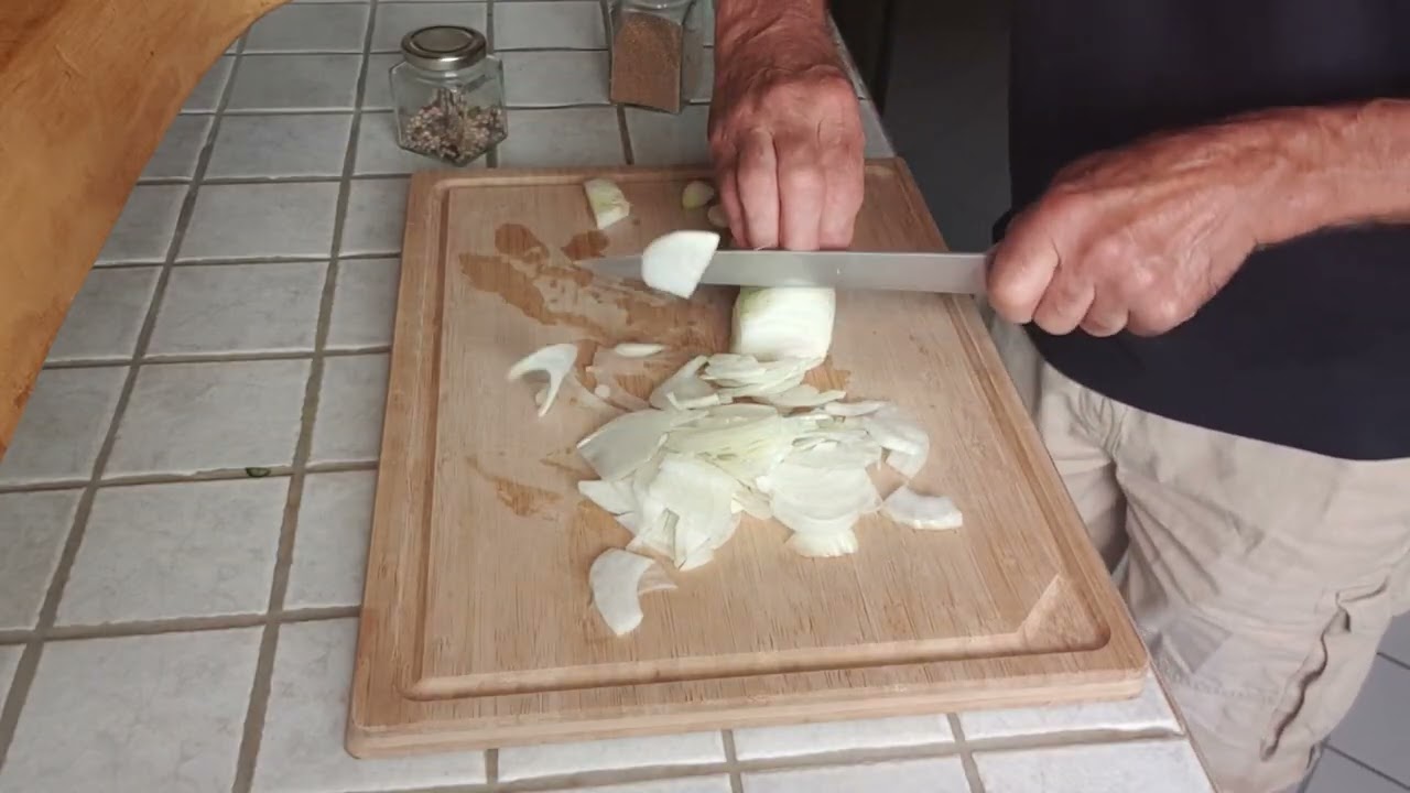 Gurkensalat, lecker und schnell als Wintervorrat zubereitet.