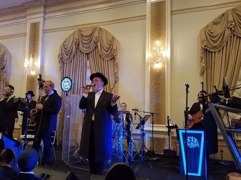 Michoel Schnitzler with the freilach band & shira choir|מיכאל שניצלער עם תזמורת פרייליך וחברת שירה