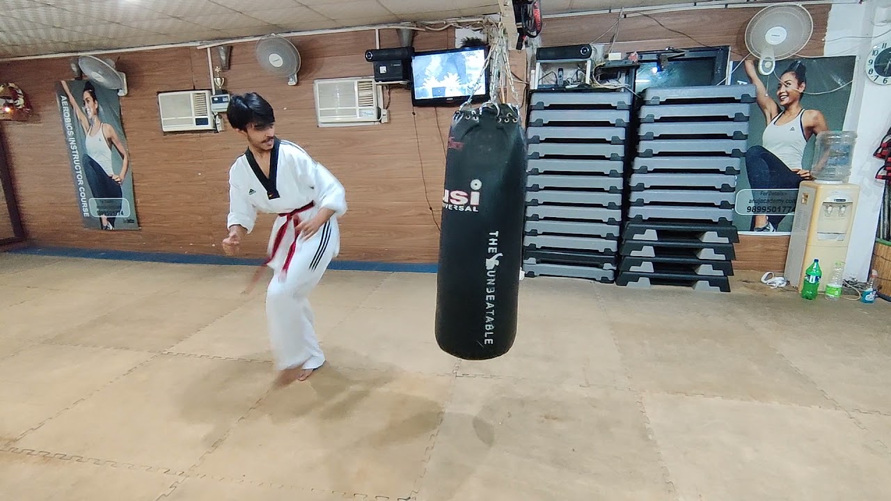 Taekwondo Classes in Delhi, at anuj academy taekwondo school. www
