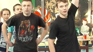 Дети играют в войну Дети играют в войну