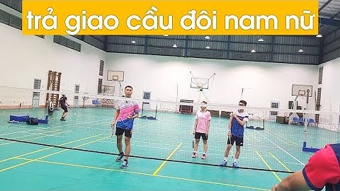 Trả giao cầu ngắn trong đôi nam nữ đơn giản, hiệu quả