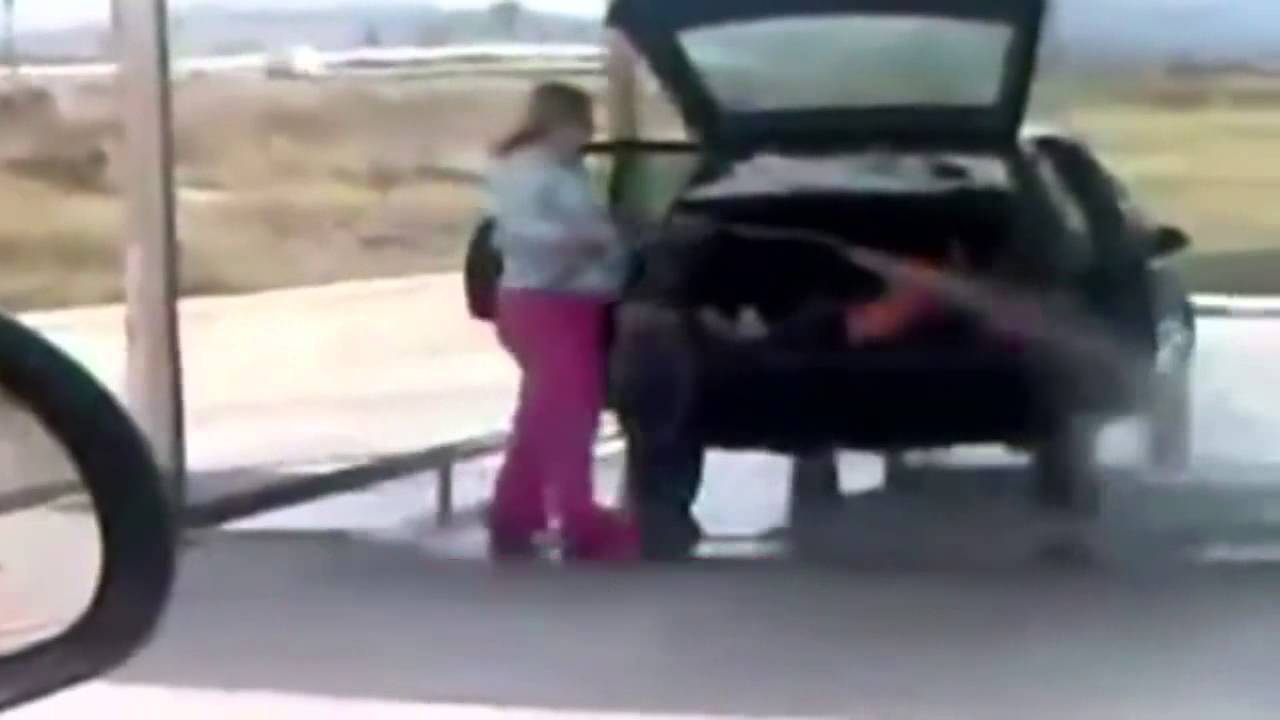 Бабы за рулём 24 Слышь,Маш, газ справа или слева - YouTube