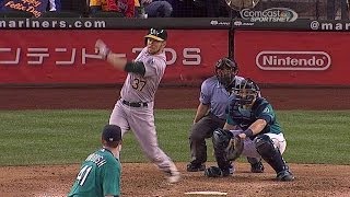 OAK@SEA: Moss singles home a run to cut the deficit