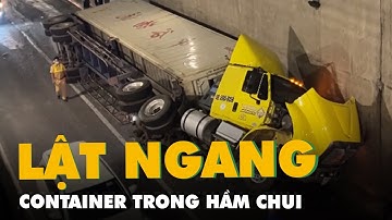 Xe container lật ngang trong hầm chui ngã tư Vũng Tàu