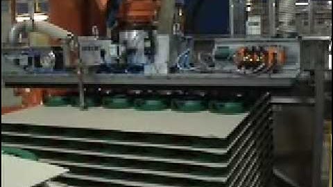 Joulin Vacuum Gripper integrated on a robot loads barrel tops into high production machinery