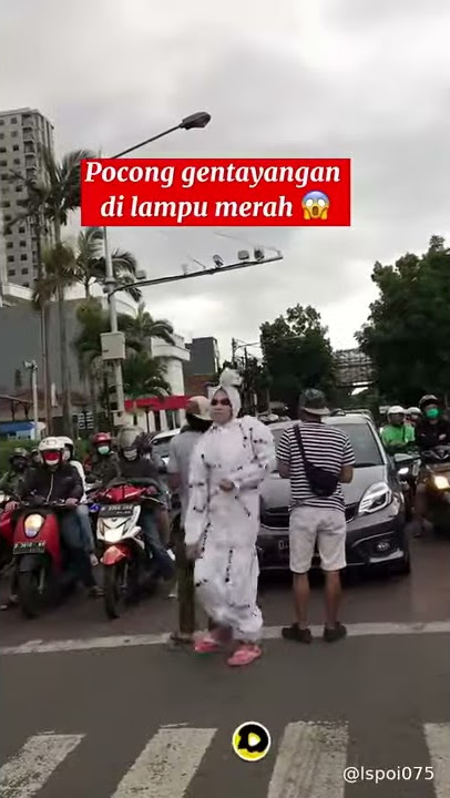 itu pocong apa lontong