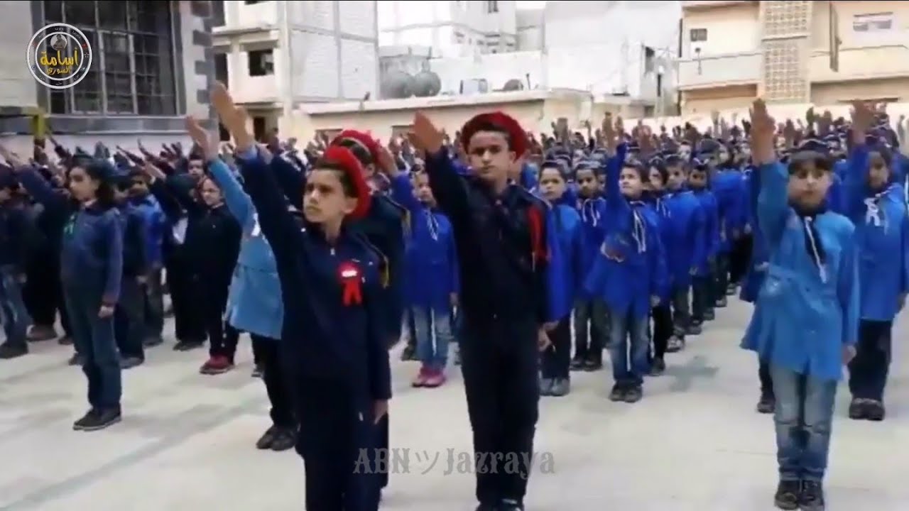 ترديد الشعار الصباحي في مدارس سوريا