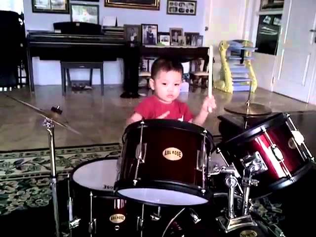 在 YouTube 上觀看「Abraham Pramana, 2 Years 5 Months , plays drums」 在 YouTube 上觀看「Abraham Pramana, 2 Years 5 Months , plays drums」