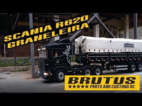 BRUTUS - SCANIA R620 BLACK COM CARRETA VANDERLEIA CARGA SECA 1/14 DE CONTROLE  REMOTO 