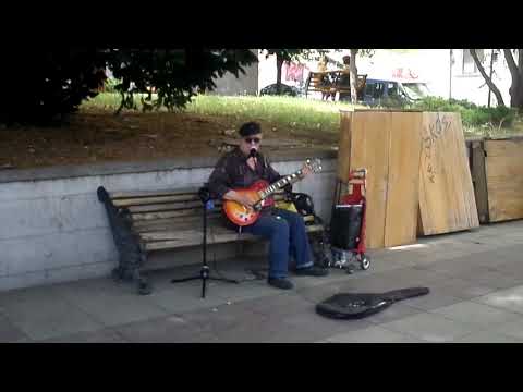 QUCHIS MUSIKOSEBI-ძველი თბილისელი მამაკაცი რომელიც თავის ტალანტით თავს ირჩენს!!!