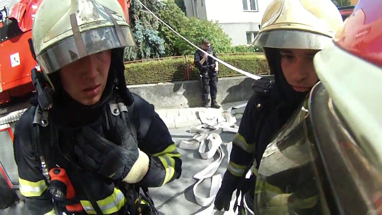 HZS JMK: Zásah u hořící střechy v Brně pohledem hasiče