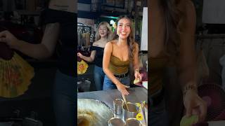 Catch Puy Roti Lady And Her Lovely Helper Heat Up Bangkok Streets