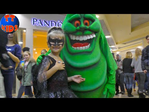 Kids Costume Runway Show with Halloween Celebrating for kids playtime & Vlog