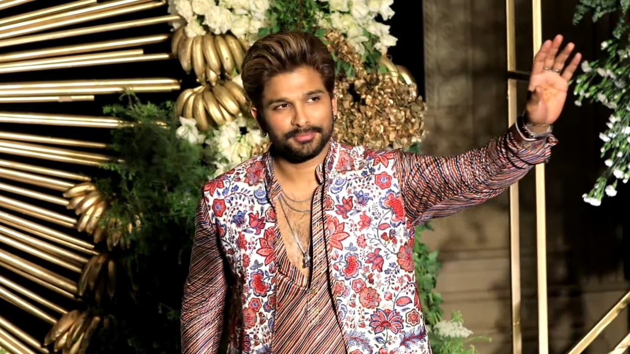 Allu Arjun @ Vijay Deverakonda, Rashmika Mandanna Grand Reception | YT18 News