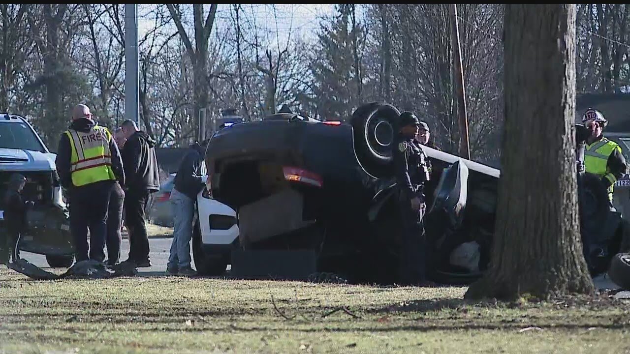 1 taken to hospital after 4-car crash in Youngstown - YouTube