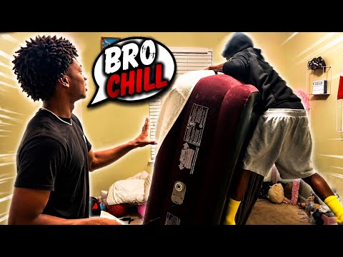 HER ROOM IS COOKED‼️