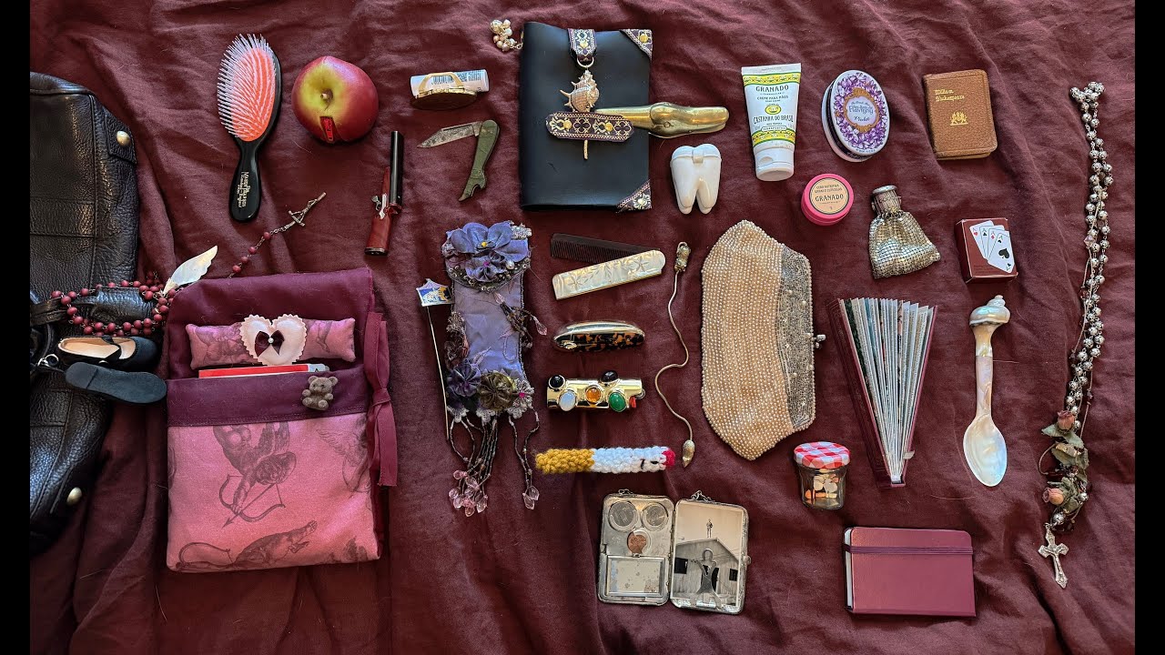 Что в моей сумке {подарок в честь месяца рождения}