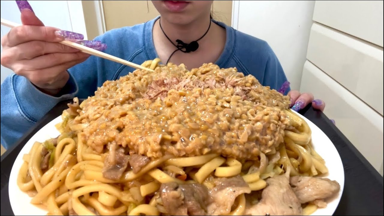 【ASMR，咀嚼音】Fried Udon Noodles with Natto！納豆入り焼きうどん！