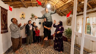 Download lagu ⚡🥰 Fatima is happy to see her friend; finally the electricity is back in the house! 🏠💡❤️