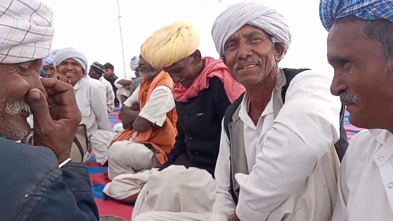 भील समाज बड़ी हुई है आज फोटो है बाबूजी