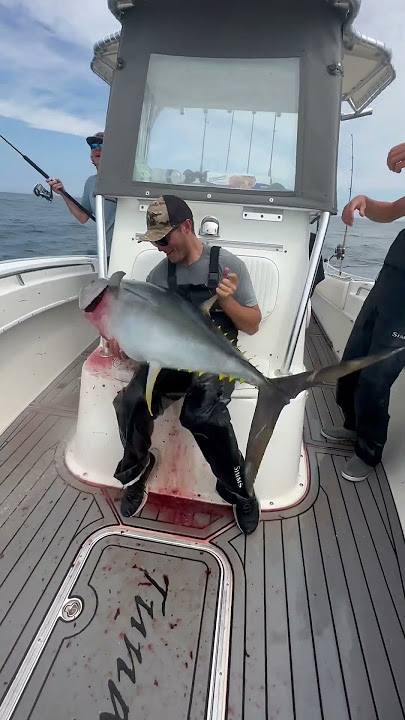 Yellowfin tuna lap shot 😂 #yellowfintuna #fishing #tuna