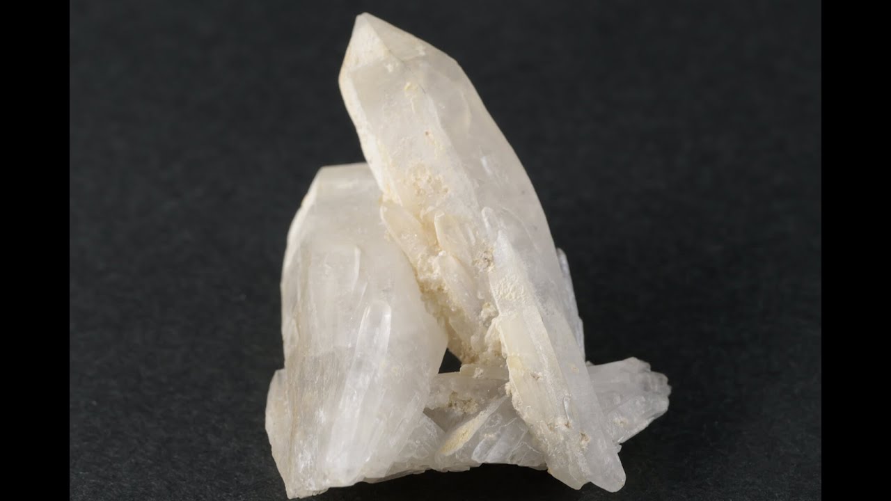 水晶 クラスター 竜王第二鉱山産水晶 クラスター 15.1g / Japanese Quartz - YouTube