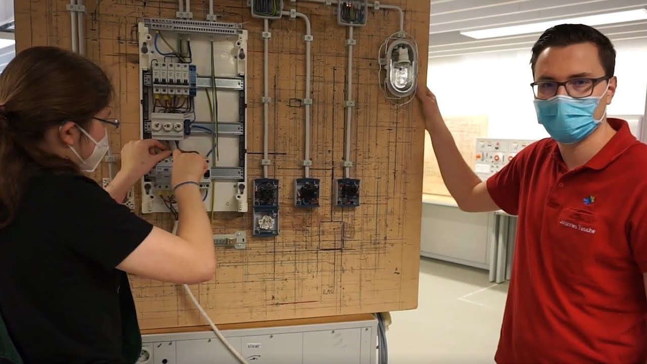 BBZ.TV - Überbetriebliche Lehrlingsunterweisung im BBZ - YouTube