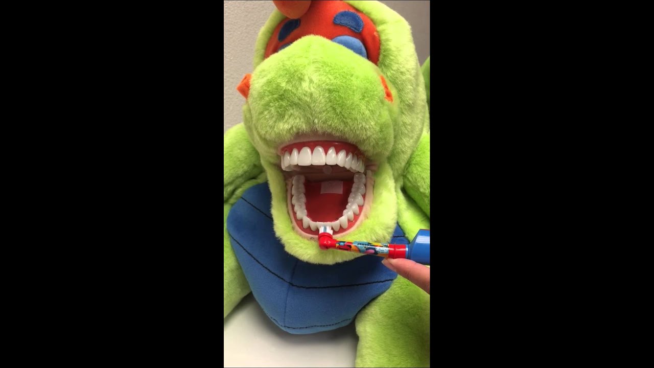 Basis poetsinstructie voor kinderen die poetsen met een elektrische tandenborstel