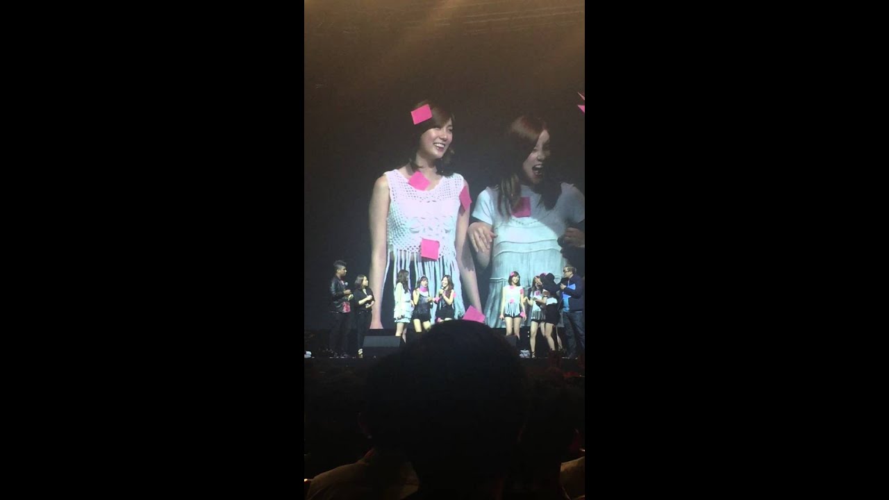 [2016.04.02] APINK PINK MEMORY DAY IN SINGAPORE - (GAME 2) EUNJI HAS THE BIGGEST HAND + CHOOSE TEAM