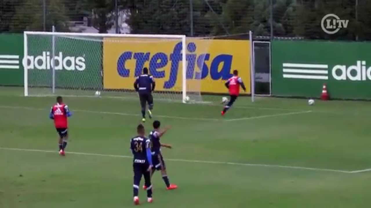 Maikon Leite faz golaço, mas perde gol após Jesus deixar goleiro no chão