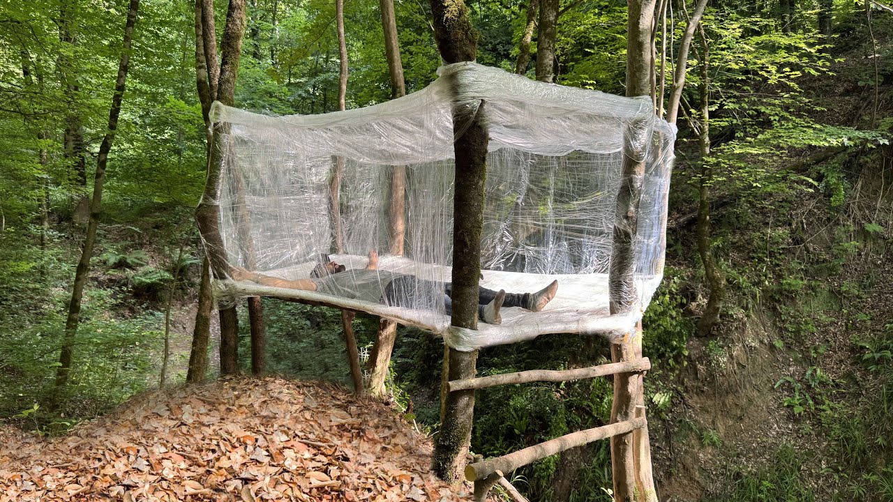 Building a Plastic Wrap Bushcraft Shelter on the Cliff Edge | Survival ...