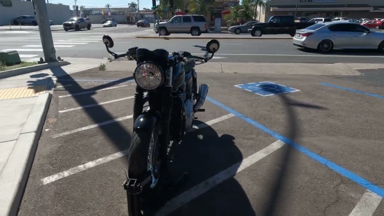 2016 Triumph Thruxton 1200 / Walk Around / Start Up / Sound Clip