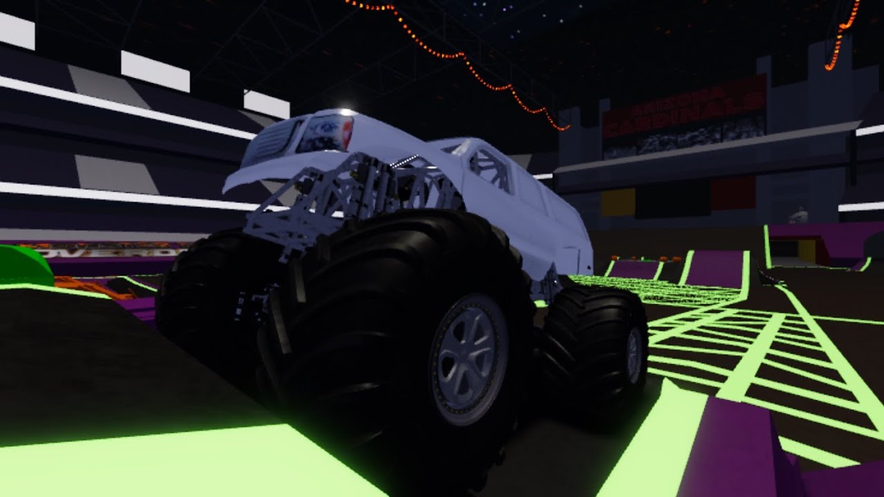 Monster truck overdriven Escalade run in Spookydale 