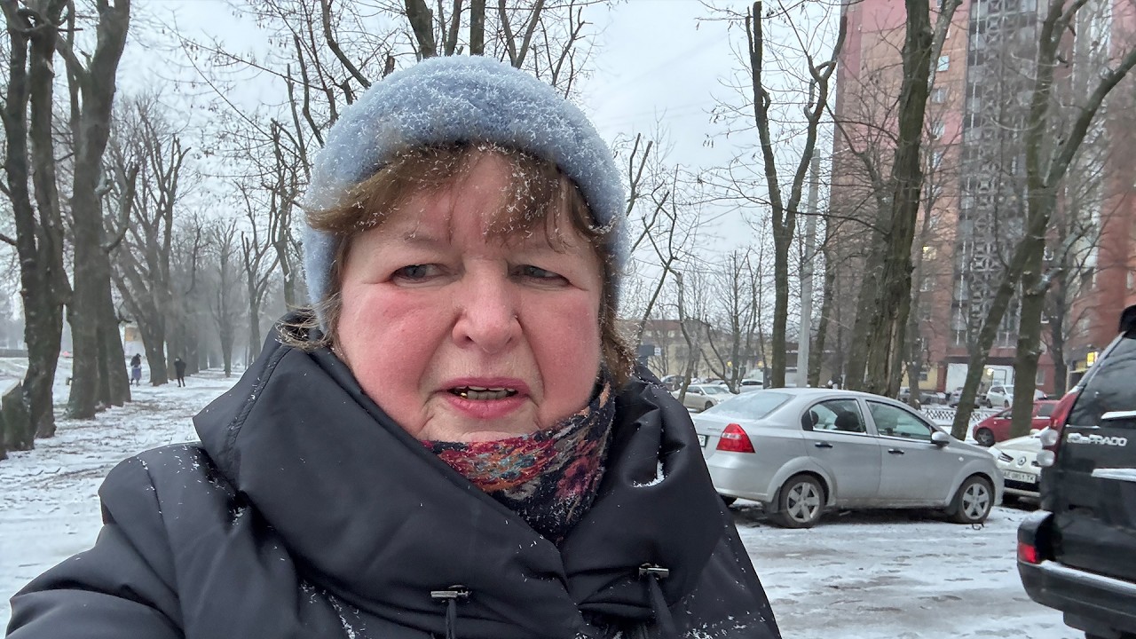 Гололед и снег! А я иду переживаю за сына как он там В Таиланде