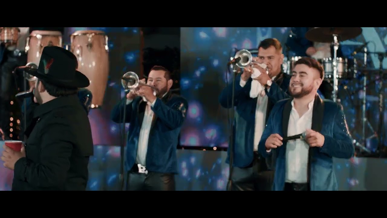 Luis R Conriquez  - En Los Puritos Huesos