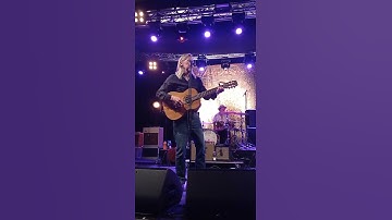 Thumbnail of Mä käännyn hiljaa pois - J. Karjalainen