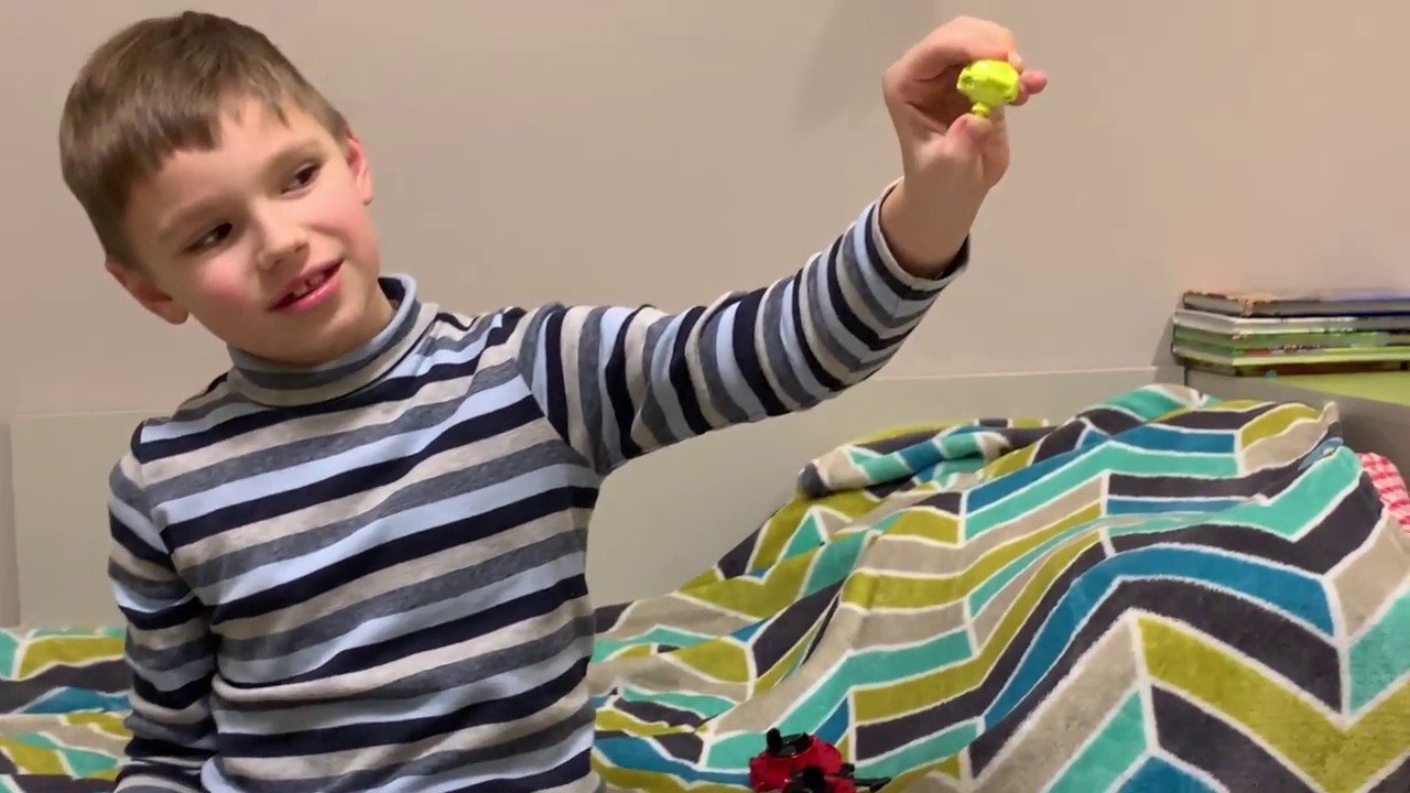 Распаковка и обзор BEYBLADE Burst Turbo Slingshock Lightning-X Istros I4 - бейблейд Турбо Истрос И4