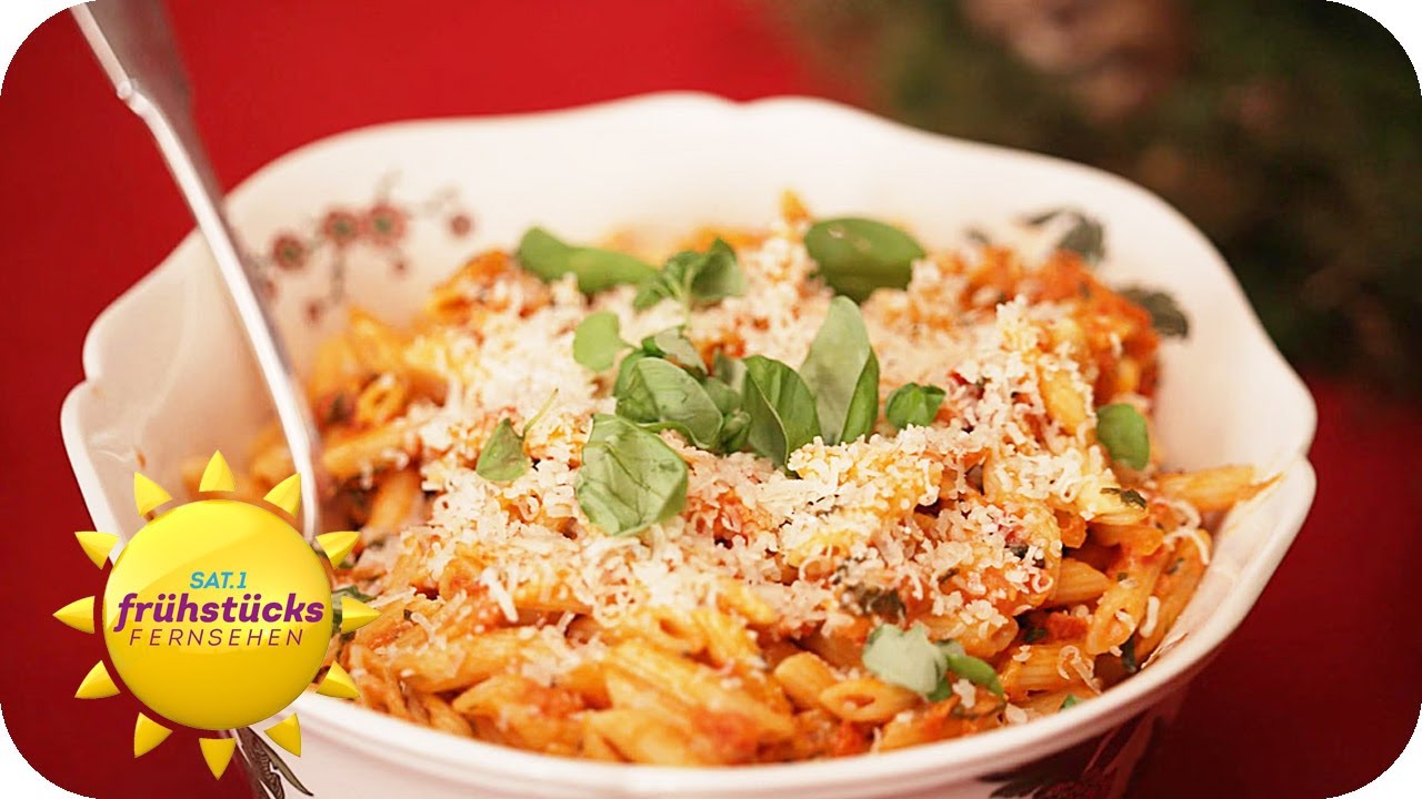 Schlossrezepte: Fruchtig-cremige Wodkanudeln | SAT.1 Frühstücksfernsehen
