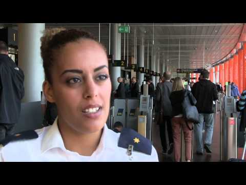 Video: Hvilken lufthavn er RSW?