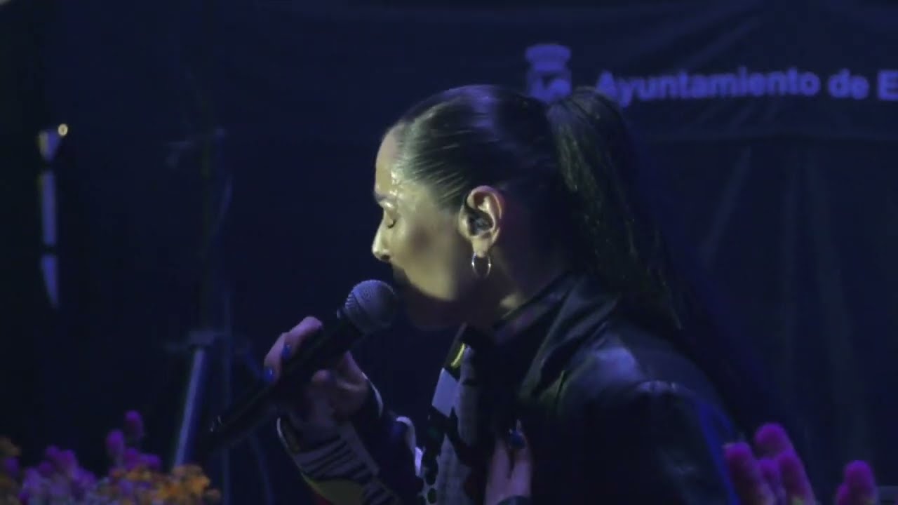 Cancelada se rinde a Rosa López en un sábado de feria con lleno y mucha música