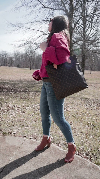 Louis Vuitton on X: #LVFW20 Revisiting the Carry It Tote