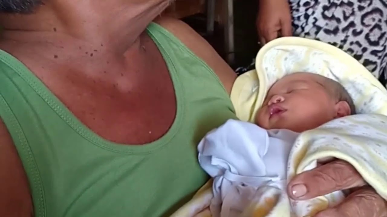 How A 1 Month Old Take A Bath Athena YouTube how-a-1-month-old-take-a-bath-athena-youtube