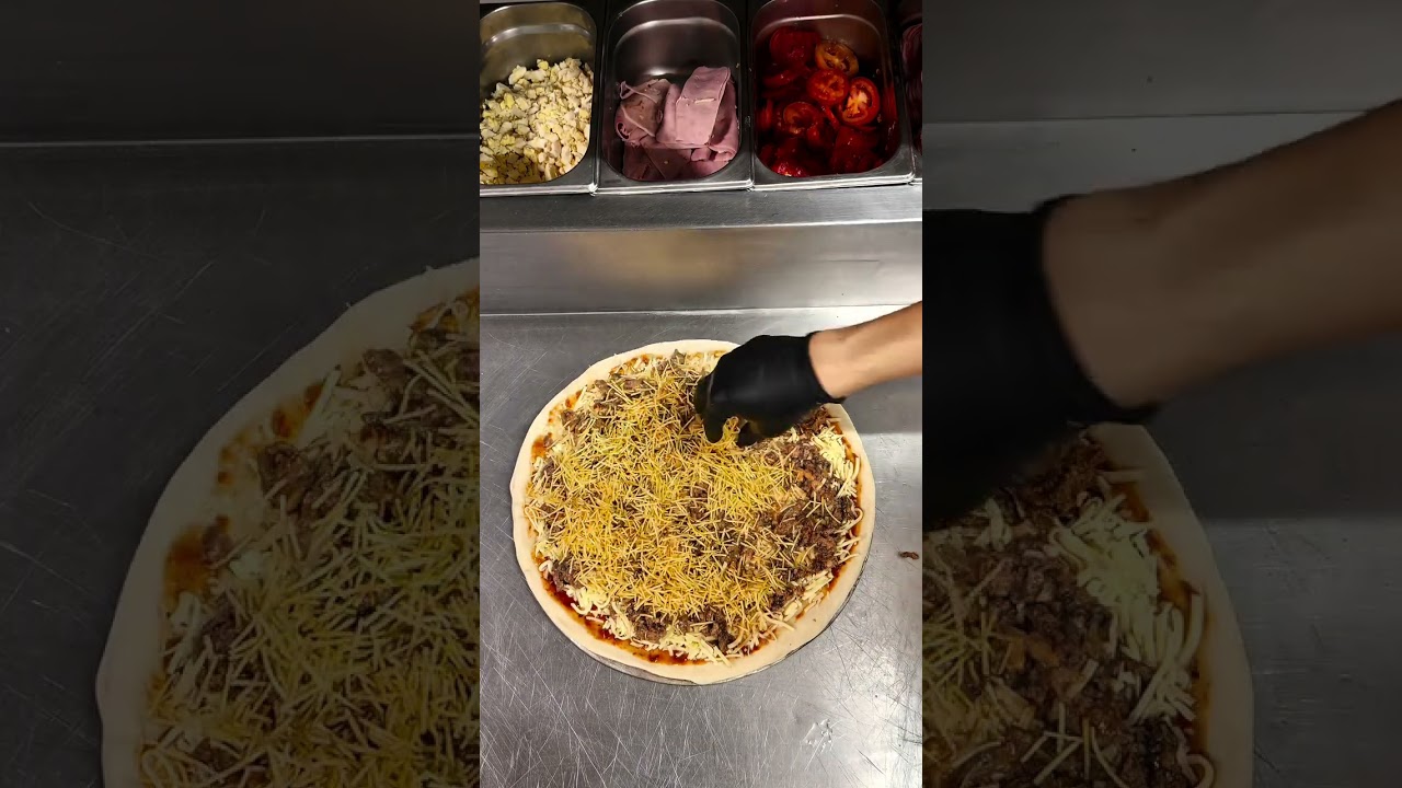 Strogonoff invertido 🤤Carne suculentaBatata palha crocanteTudo gratinadoAgora me diz… como comp