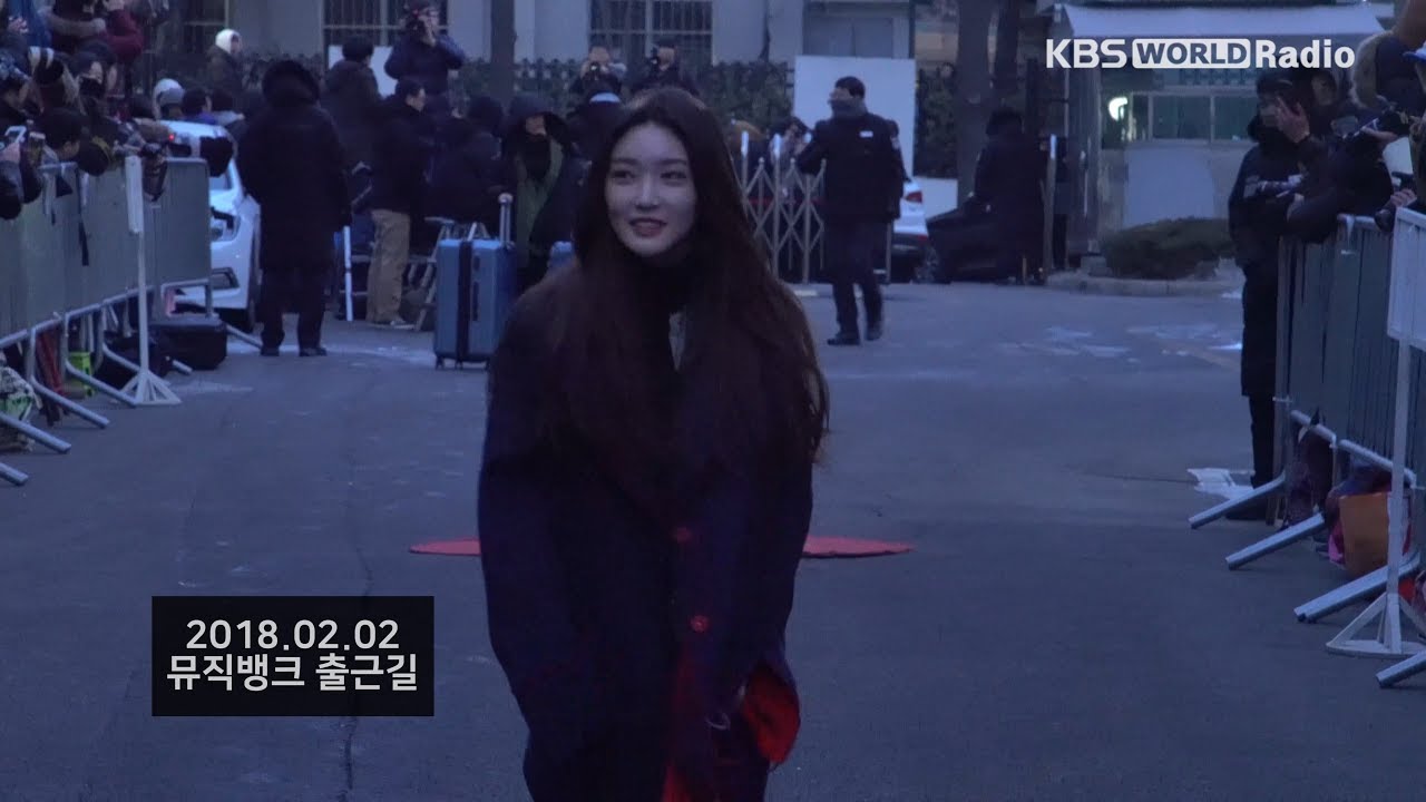 [4K] 180202 CHUNGHA (청하) 뮤직뱅크 출근길 (On the way to music bank)