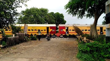 Red Monster Wap4 Haluing Fast & Furious Malda Intercity Express Speedy skipping Out Curving Railgate