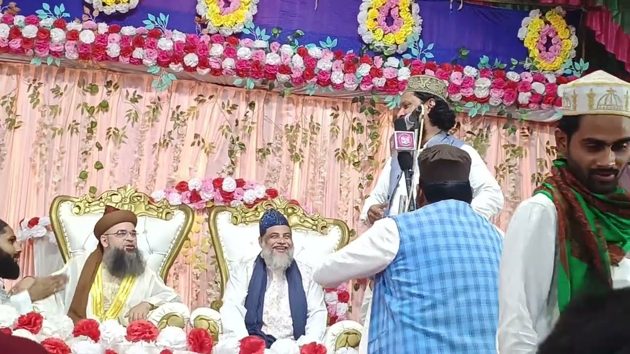 सैयद नूरानी मिया अशरफी उनके सामने अहसान शाकिर कलाम पेश किया#islmick#naatsharif#viralvideo
