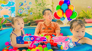 Làm hồ bơi đầy bóng, review súng nước, cá heo phun bong bóng| Song Nhi Family’s
